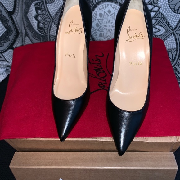 Christian Louboutin size 35.5 never worn - Picture 3 of 3